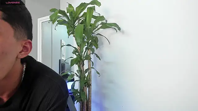 Snapshot of Tylerffoxx chatting on September 29, 2025, 8:25 pm Tylerffoxx online show from September 29, 2025, 8:25 pm