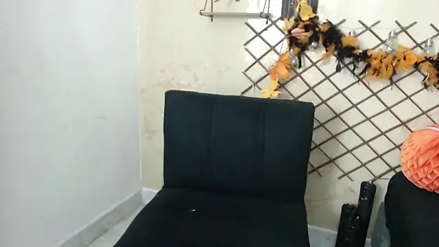 Perla stonex online show from October 28, 2025, 8:52 pm