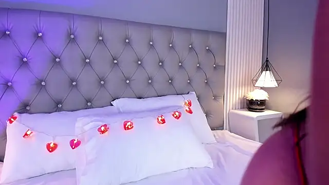 Snapshot of CarolineLee_ chatting on February 13, 2026, 11:05 pm CarolineLee online show from February 13, 2026, 11:05 pm