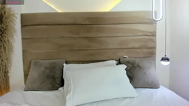 Snapshot of CarolineLee_ chatting on October 1, 2025, 10:46 pm CarolineLee  online show from October 1, 2025, 10:46 pm