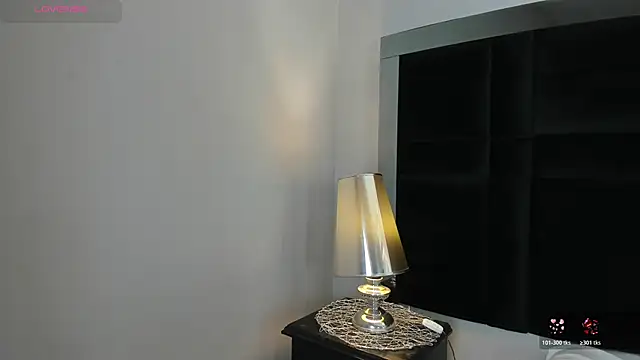 CarolineLee  online show from March 27, 2026, 10:33 pm