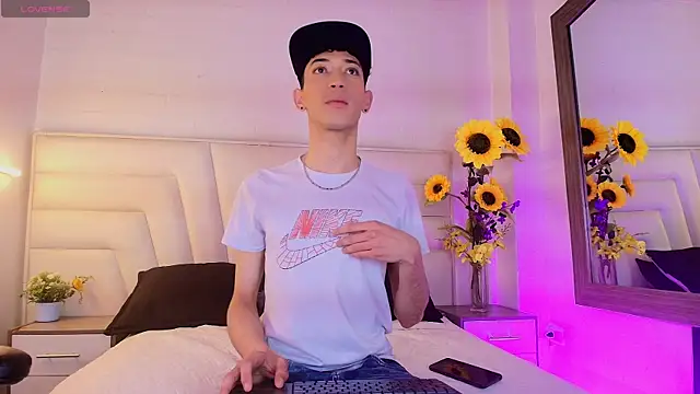 Ashton Myers online show from September 28, 2025, 12:23 pm