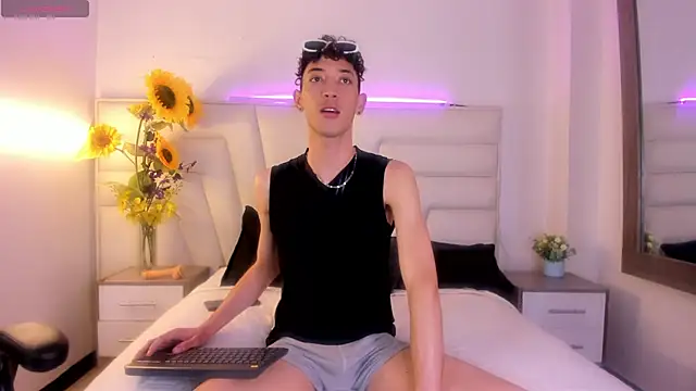 Ashton Myers online show from September 19, 2025, 8:02 pm