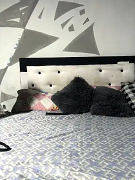 Snapshot of veronica_and_bryan chatting on September 17, 2025, 5:20 am veronica and bryan online show from September 17, 2025, 5:20 am