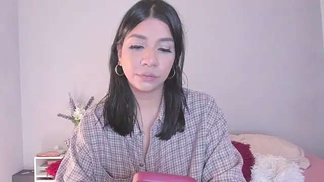 Laura-angeel online show from February 5, 2026, 4:47 pm