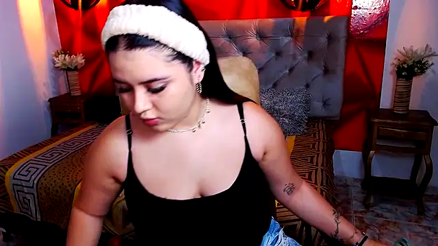 IsabellaaSweet online show from October 16, 2025, 6:49 pm