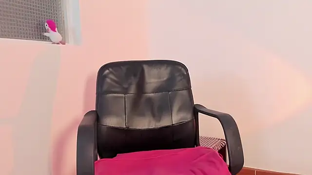 Snapshot of marie_pourtoii chatting on October 13, 2025, 1:07 am marie pourtoii online show from October 13, 2025, 1:07 am