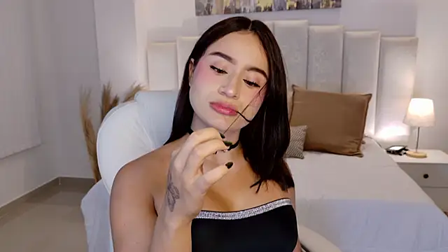 Saskia litt online show from February 14, 2026, 3:18 am