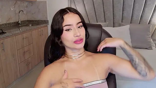 Saskia litt online show from January 14, 2026, 4:05 am