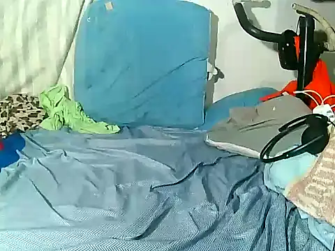 Snapshot of SwayingSam_19 chatting on October 16, 2025, 12:19 am SwayingSam 19 online show from October 16, 2025, 12:19 am