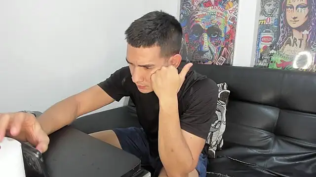 Snapshot of Mike3Xxx chatting on September 20, 2025, 1:32 am Mike3Xxx online show from September 20, 2025, 1:32 am