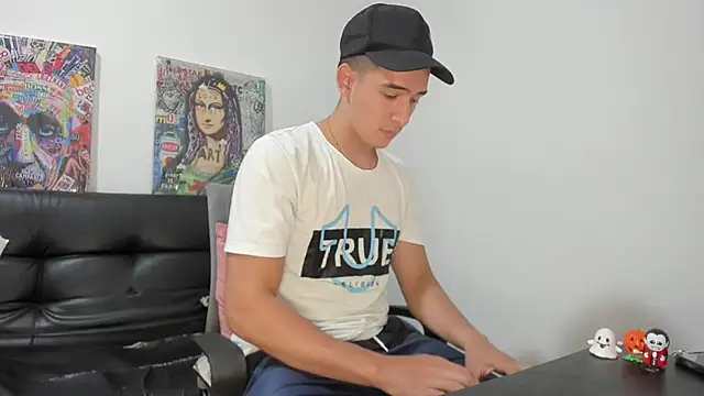 Snapshot of Mike3Xxx chatting on October 20, 2025, 1:18 am Mike3Xxx online show from October 20, 2025, 1:18 am