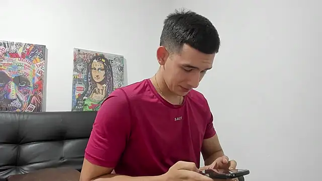 Snapshot of Mike3Xxx chatting on October 21, 2025, 12:43 am Mike3Xxx online show from October 21, 2025, 12:43 am