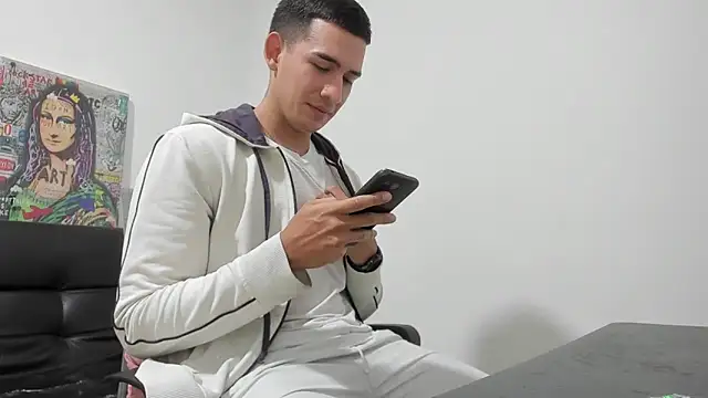 Snapshot of Mike3Xxx chatting on October 24, 2025, 2:10 am Mike3Xxx online show from October 24, 2025, 2:10 am