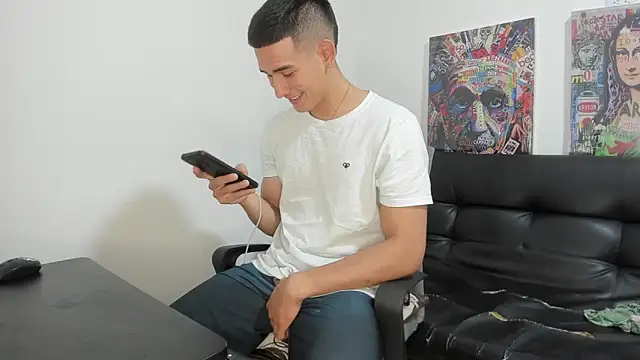 Snapshot of Mike3Xxx chatting on September 29, 2025, 1:23 am Mike3Xxx online show from September 29, 2025, 1:23 am