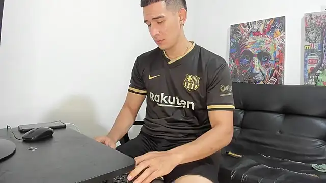 Snapshot of Mike3Xxx chatting on October 1, 2025, 1:22 am Mike3Xxx online show from October 1, 2025, 1:22 am