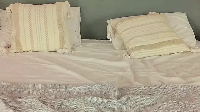 MilaLavson online show from October 15, 2025, 5:28 am