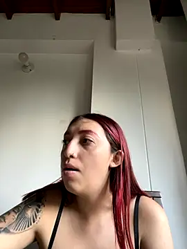 Snapshot of Paulina-Wells chatting on October 3, 2025, 10:11 pm Paulina-Wells online show from October 3, 2025, 10:11 pm