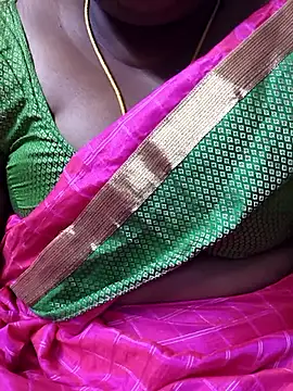 Snapshot of TAMIL_ELAKKIYA chatting on October 6, 2025, 4:41 pm TAMIL ELAKKIYA online show from October 6, 2025, 4:41 pm