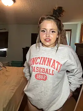 Snapshot of JuicyExxxperience chatting on October 4, 2025, 1:45 pm JuicyExxxperience online show from October 4, 2025, 1:45 pm