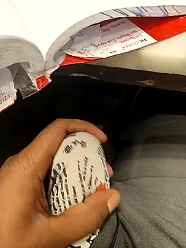 Snapshot of hotboy43339 chatting on October 24, 2025, 3:27 am hotboy43339 online show from October 24, 2025, 3:27 am