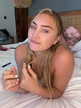 auriangel online show from February 1, 2026, 11:58 pm