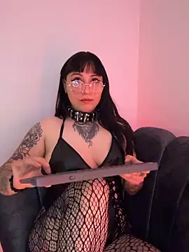 Ravenna666  online show from April 18, 2026, 12:57 am