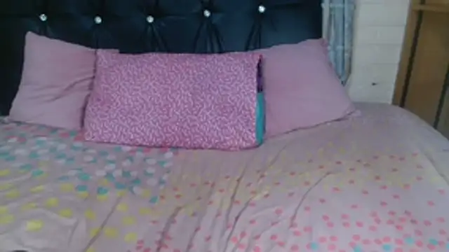 Snapshot of Wild_RoseXX chatting on December 5, 2025, 6:06 pm Wild RoseXX online show from December 5, 2025, 6:06 pm