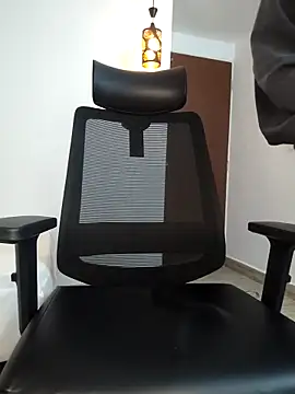 Snapshot of damian_bull chatting on September 17, 2025, 8:11 pm damian bull online show from September 17, 2025, 8:11 pm