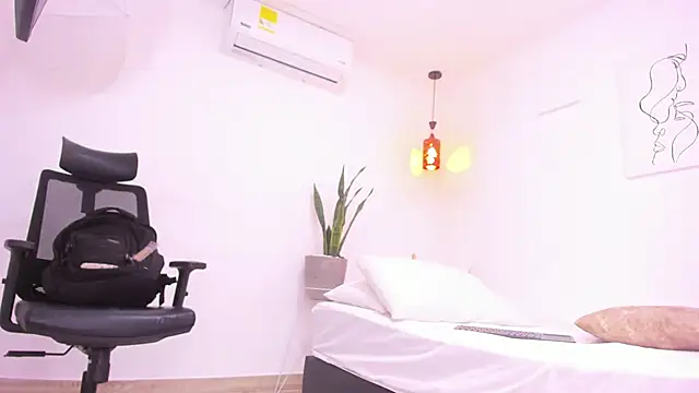 Snapshot of damian_bull chatting on October 30, 2025, 7:55 pm damian bull online show from October 30, 2025, 7:55 pm