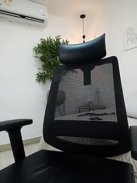 Snapshot of damian_bull chatting on October 4, 2025, 7:59 pm damian bull online show from October 4, 2025, 7:59 pm