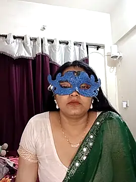 Snapshot of MEERAcle chatting on February 8, 2026, 2:26 pm MEERAcle online show from February 8, 2026, 2:26 pm