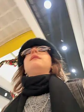 Only April online show from December 5, 2025, 8:02 am