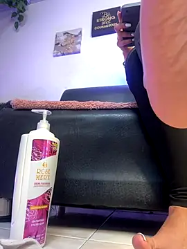 fetish foot  online show from November 10, 2025, 6:24 pm