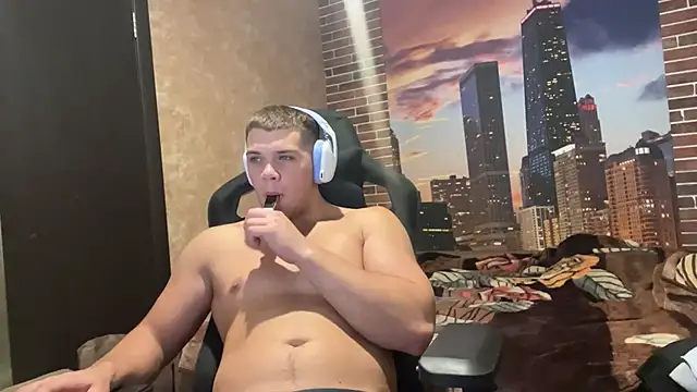 Snapshot of MusclePhantom chatting on October 19, 2025, 8:00 pm MusclePhantom online show from October 19, 2025, 8:00 pm