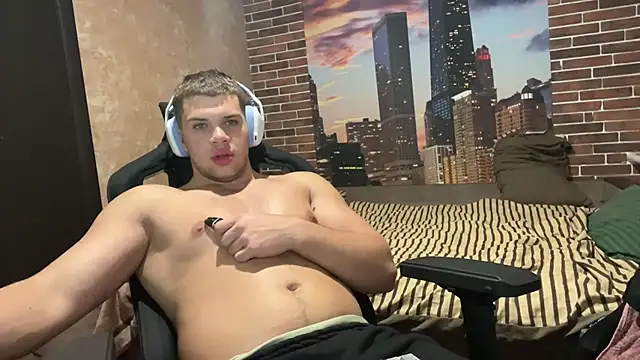 Snapshot of MusclePhantom chatting on October 25, 2025, 8:42 pm MusclePhantom online show from October 25, 2025, 8:42 pm