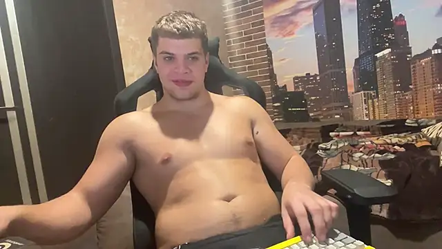 Snapshot of MusclePhantom chatting on October 7, 2025, 8:32 pm MusclePhantom online show from October 7, 2025, 8:32 pm