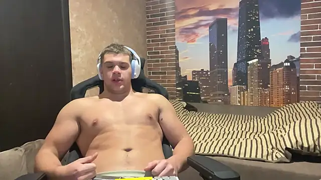 Snapshot of MusclePhantom chatting on October 24, 2025, 8:41 pm MusclePhantom online show from October 24, 2025, 8:41 pm