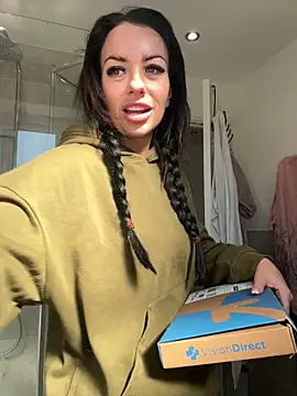 BELLABLACKXUK online show from April 7, 2026, 9:44 am