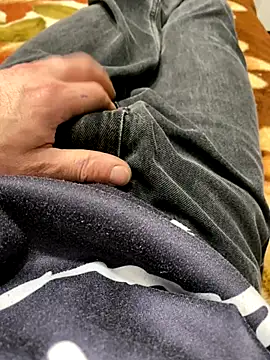 wwwiiilll online show from October 9, 2025, 4:07 pm