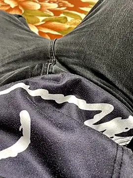 wwwiiilll online show from October 7, 2025, 4:19 pm