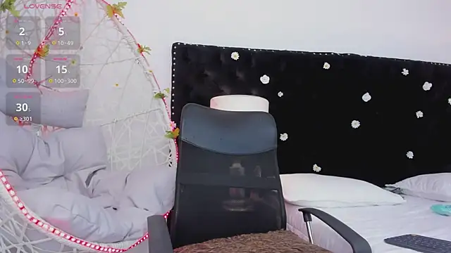 AbbySaennz online show from October 31, 2025, 5:31 pm