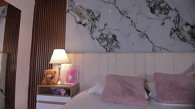 LunaRosse  online show from April 13, 2026, 11:36 am