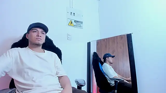 Snapshot of juanmechanic_ chatting on September 23, 2025, 7:32 pm juanmechanic online show from September 23, 2025, 7:32 pm