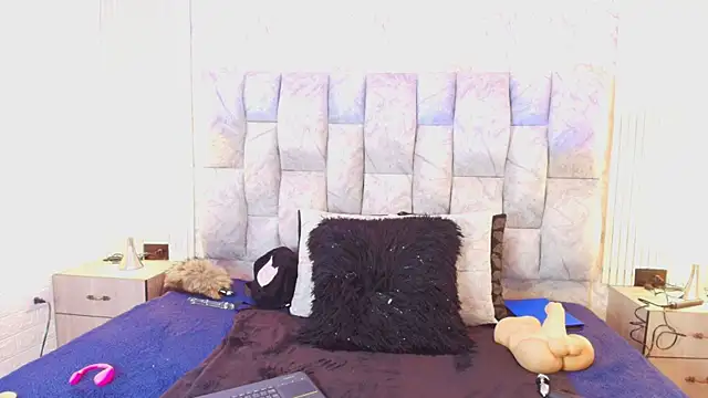 railey rosse  online show from September 24, 2025, 7:42 pm