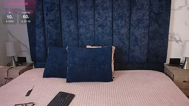 railey rosse  online show from September 19, 2025, 4:33 pm