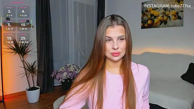 Snapshot of Cutie_Lui chatting on October 1, 2025, 5:12 am Cutie Lui online show from October 1, 2025, 5:12 am