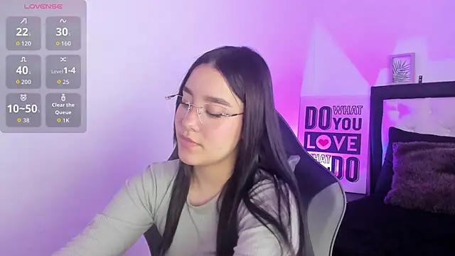 KimGarces online show from September 13, 2025, 8:42 pm