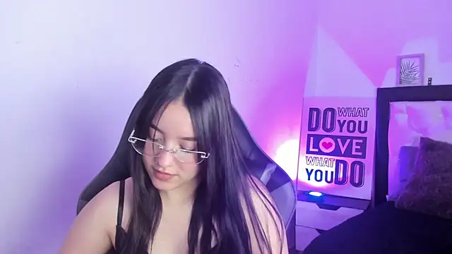 Snapshot of KimGarces chatting on September 17, 2025, 9:06 pm KimGarces online show from September 17, 2025, 9:06 pm