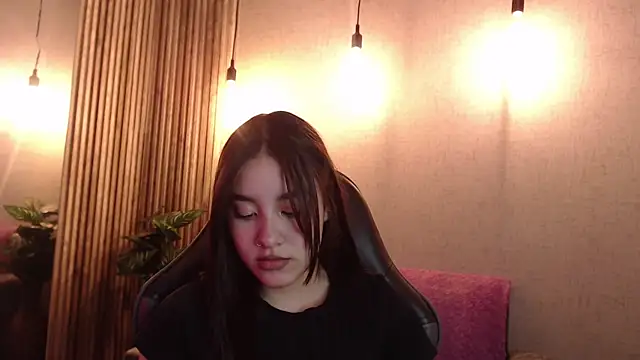 Snapshot of KimGarces chatting on October 5, 2025, 3:36 pm KimGarces online show from October 5, 2025, 3:36 pm